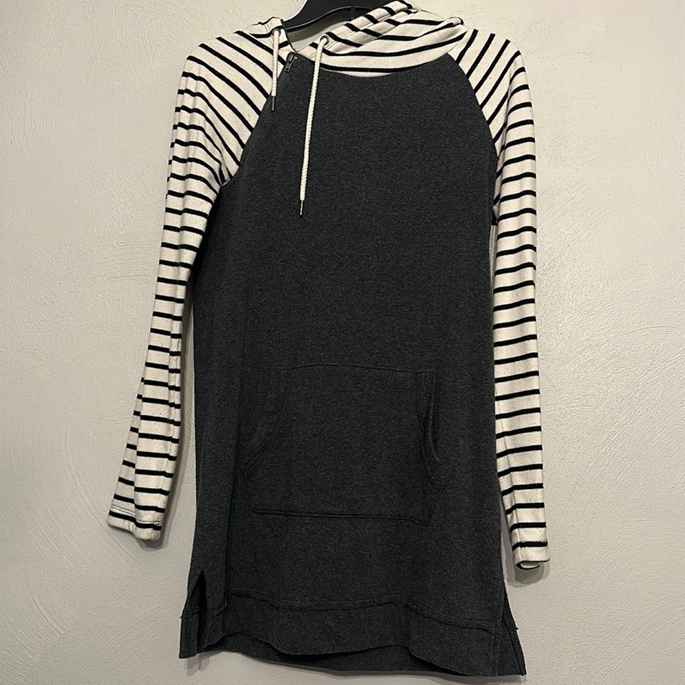 Maurice’s Tunic Sweatshirt Small